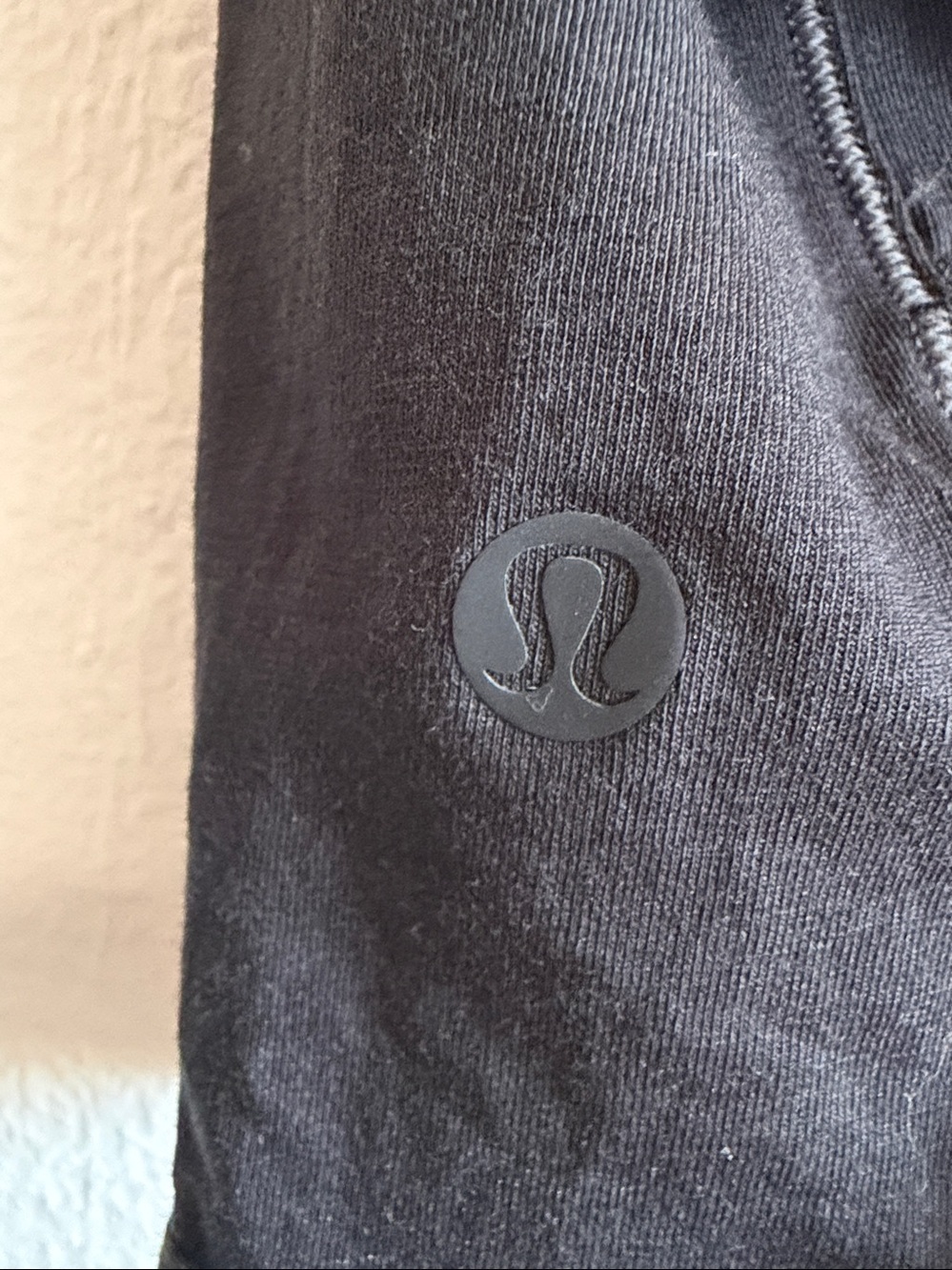 Lululemon, it’s a Tie tank size 4, new no tags - Picture 5 of 6